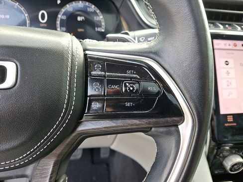 Used 2021 Jeep Grand Cherokee L Overland w/ Luxury Tech Group IV AWD/4WD image 21