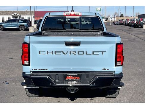 Used 2025 Chevrolet Colorado Z71 w/ Technology Package AWD/4WD image 4