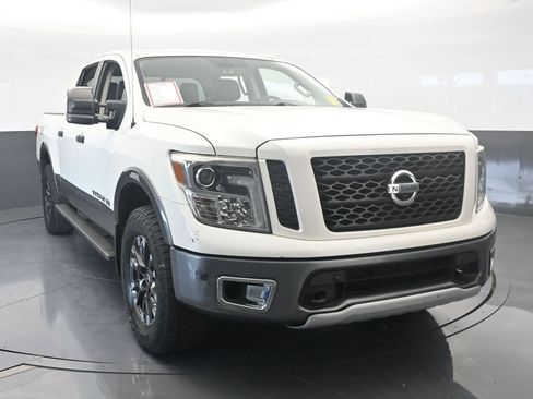 Used 2018 Nissan Titan PRO-4X w/ Pro-4x Convenience Package image 9