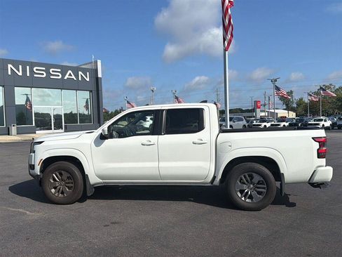 Used 2025 Nissan Frontier SV RWD image 3