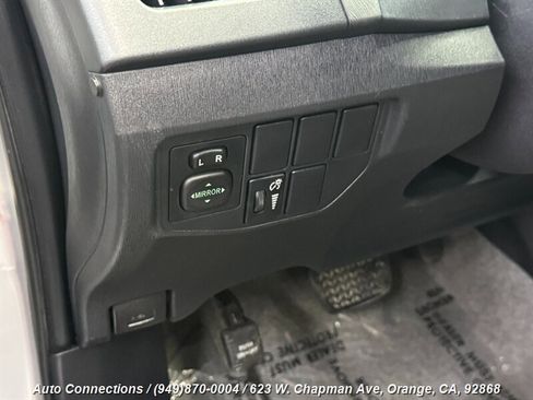 Used 2013 Toyota Prius Two image 33