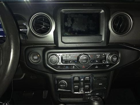 Used 2023 Jeep Wrangler Unlimited w/ Cold Weather Group AWD/4WD image 10