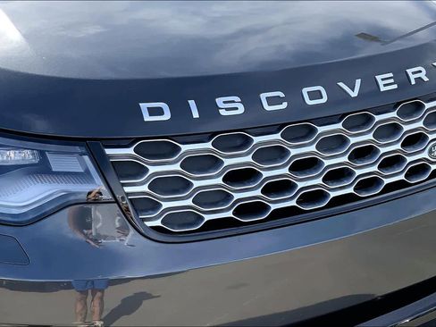 Used 2023 Land Rover Discovery Metropolitan Edition image 28
