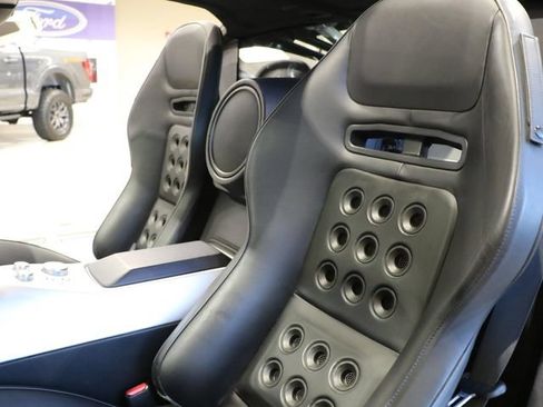 Used 2005 Ford GT RWD image 16