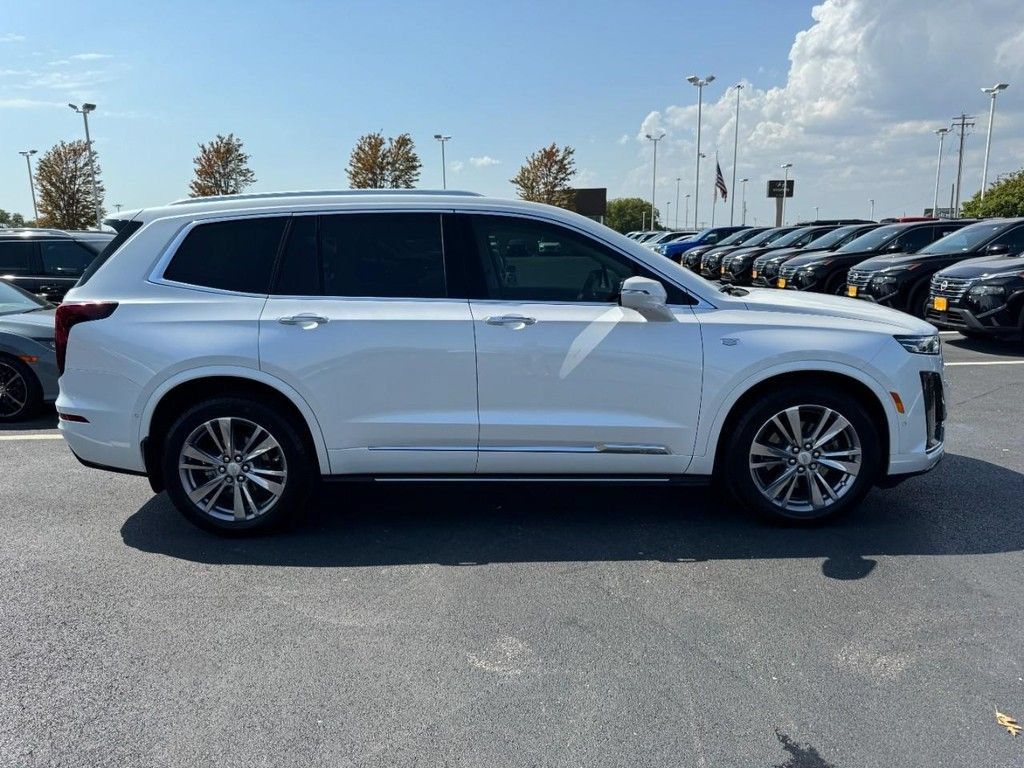 Used 2024 Cadillac XT6 Premium Luxury w/ Technology Package AWD/4WD image 2