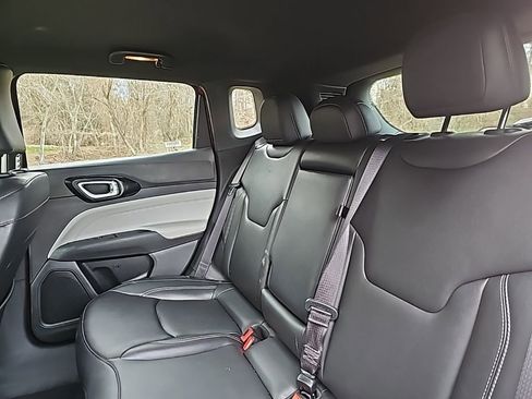 Certified 2025 Jeep Compass Limited image 13