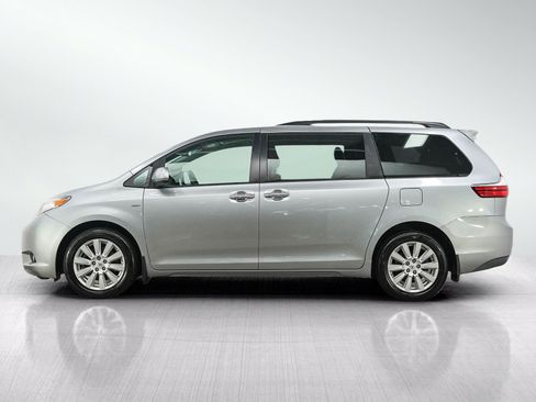 Used 2017 Toyota Sienna XLE w/ XLE Navigation Package AWD/4WD image 2