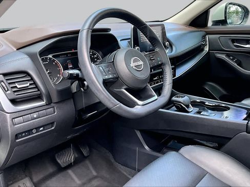 Used 2023 Nissan Rogue SV w/ SV Premium B Package FWD image 18
