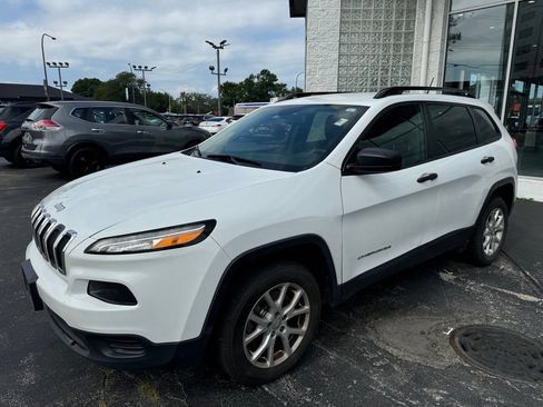 Used 2017 Jeep Cherokee Sport w/ Cold Weather Group FWD image 2