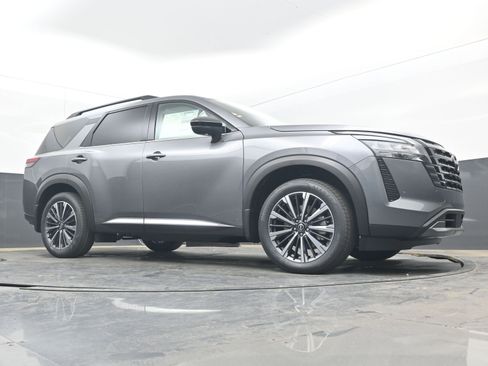 New 2026 Nissan Pathfinder Platinum FWD image 24