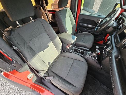 Used 2019 Jeep Wrangler Sport AWD/4WD image 23