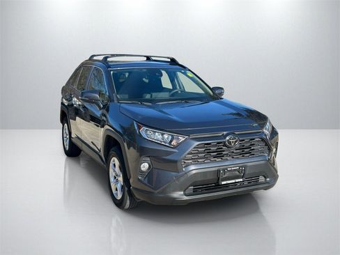 Used 2019 Toyota RAV4 XLE image 3