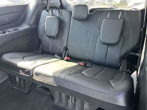 Used 2020 Chrysler Pacifica Touring-L w/ Advanced Safetytec Group AWD/4WD image 16
