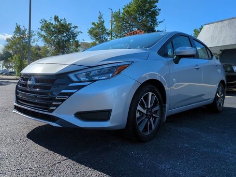 Used 2025 Nissan Versa SV w/ Trunk Package image 9