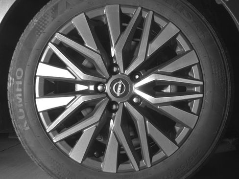 Used 2025 Nissan Altima 2.5 SV FWD image 13