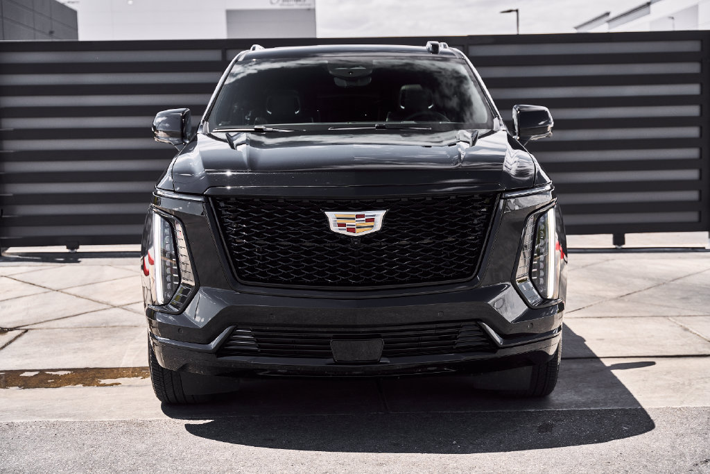 Used 2025 Cadillac Escalade ESV Sport AWD/4WD image 14