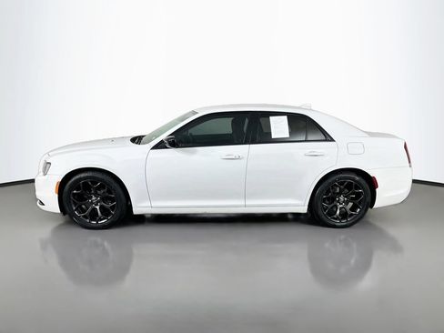 Used 2019 Chrysler 300 Touring w/ Sport Appearance Package RWD image 4