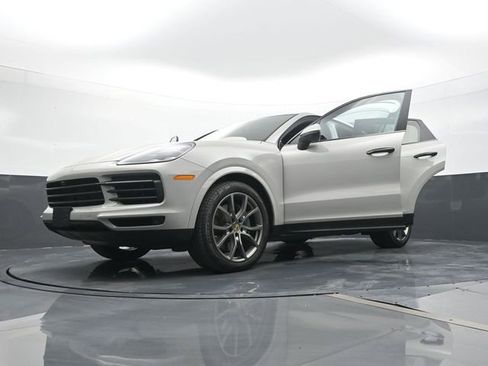 Certified 2022 Porsche Cayenne S AWD/4WD image 31