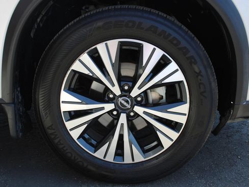 Used 2022 Nissan Rogue SV FWD image 7