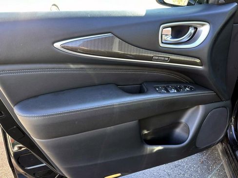 Used 2019 INFINITI QX60 Luxe w/ Essential Package image 15