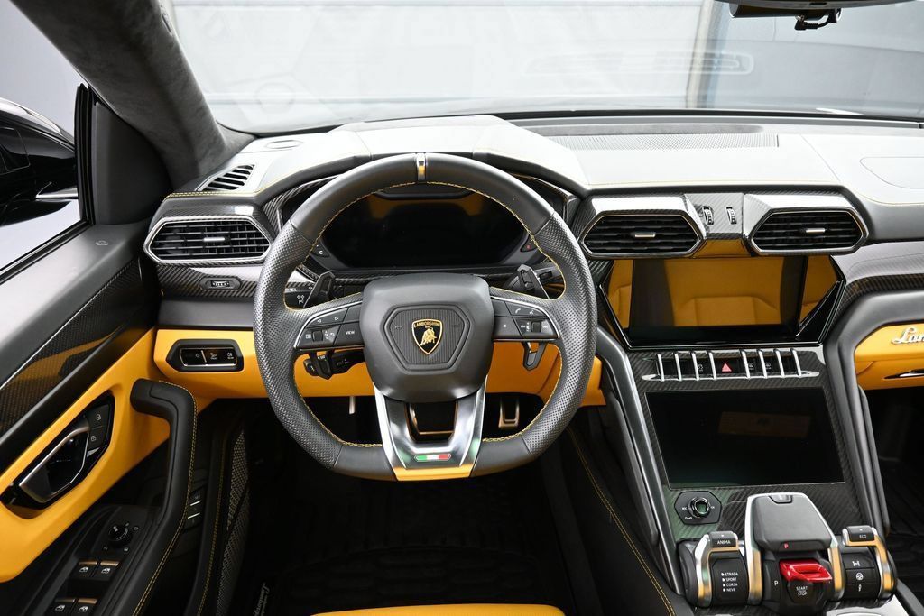 Used 2022 Lamborghini Urus AWD/4WD image 17