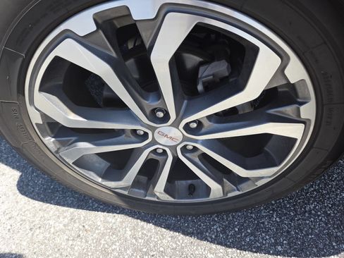 Used 2021 GMC Terrain SLT w/ LPO, Floor Liner Package FWD image 10