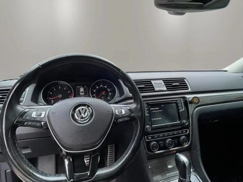 Used 2018 Volkswagen Passat 2.0T SEL Premium FWD image 19