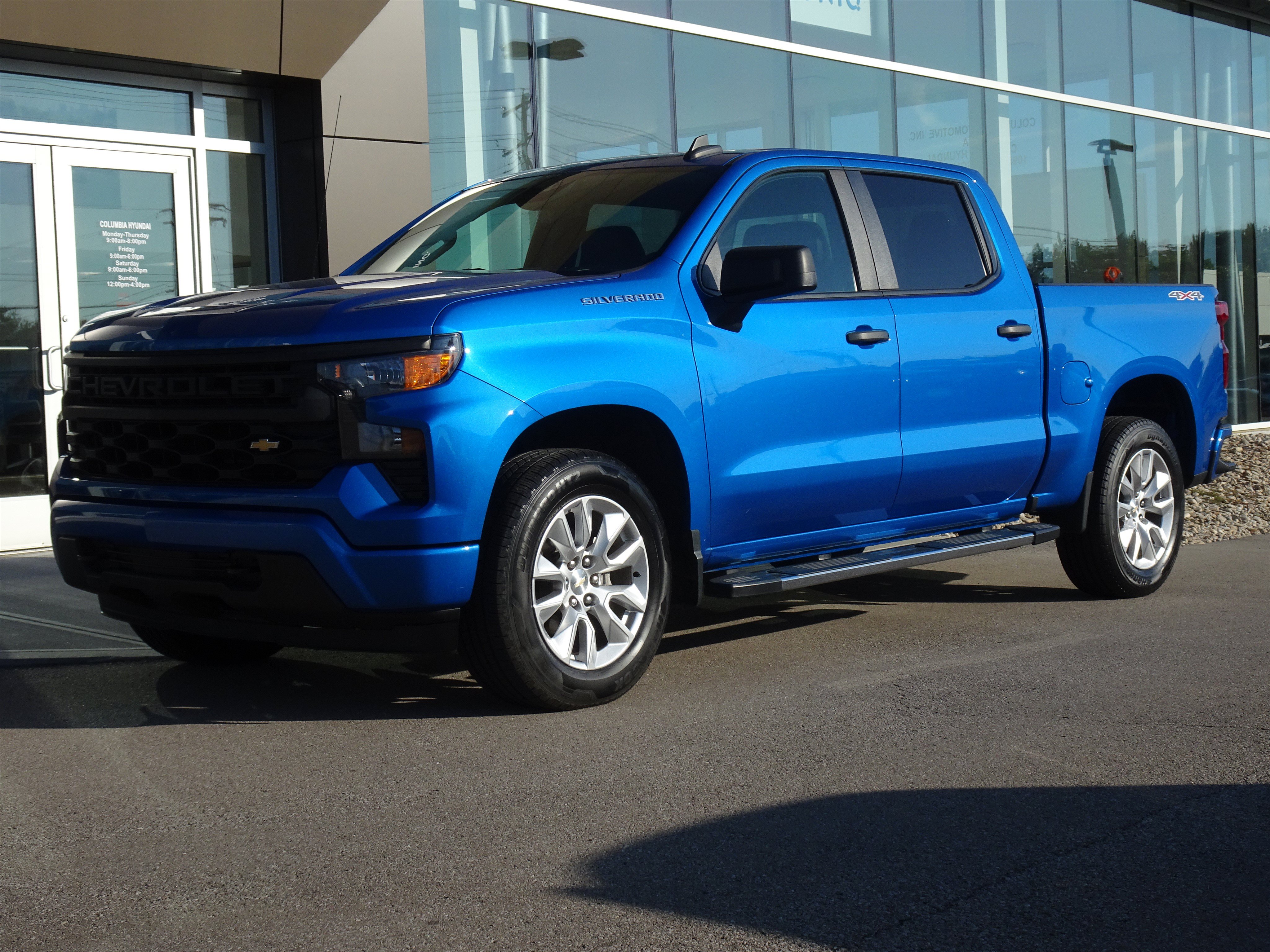 Used 2022 Chevrolet Silverado 1500 Custom AWD/4WD image 1