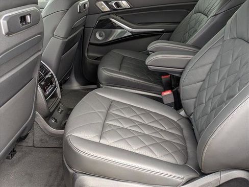 Used 2026 BMW X7 xDrive40i w/ Executive Package image 17