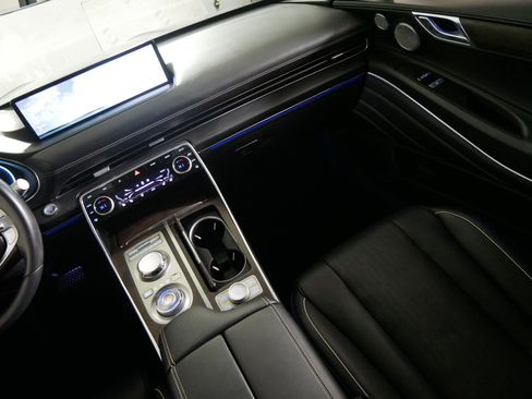 Used 2023 Genesis GV80 2.5T w/ Prestige Package image 11