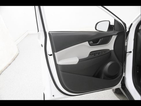 Certified 2023 Hyundai Kona SEL FWD image 4