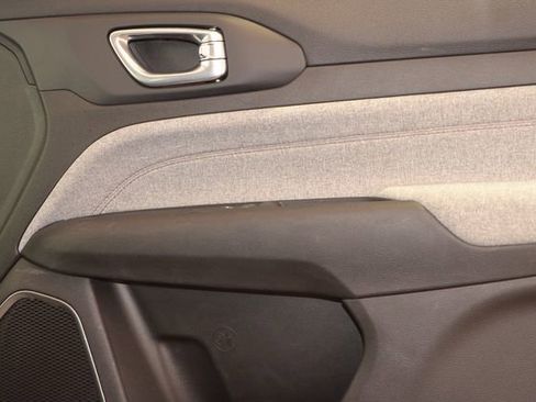 Used 2022 Jeep Compass Latitude image 11