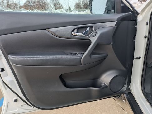 Used 2016 Nissan Rogue SL w/ SL Premium Package image 11