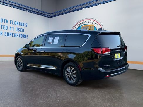 Used 2019 Chrysler Pacifica Touring-L Plus w/ Advanced Safetytec Group image 3