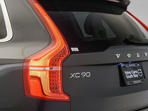 Used 2022 Volvo XC90 T8 Inscription Expression w/ Advanced Package AWD/4WD image 12