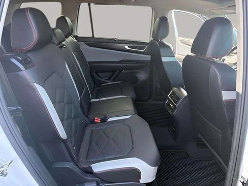 Certified 2025 Volkswagen Atlas Peak Edition SE AWD/4WD image 29