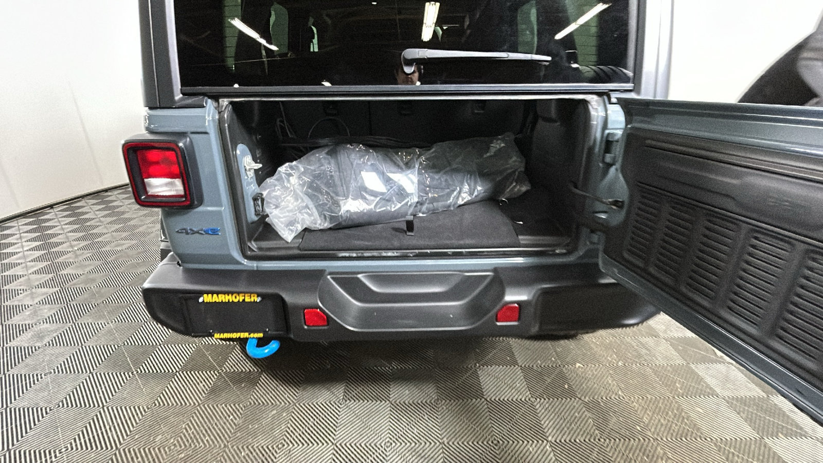 Used 2024 Jeep Wrangler Unlimited w/ Convenience Group AWD/4WD image 33
