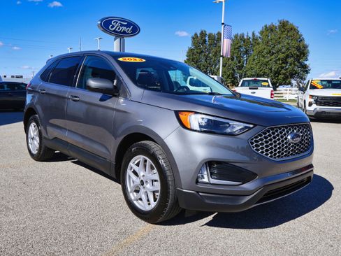 Used 2023 Ford Edge SEL w/ Convenience Package image 7
