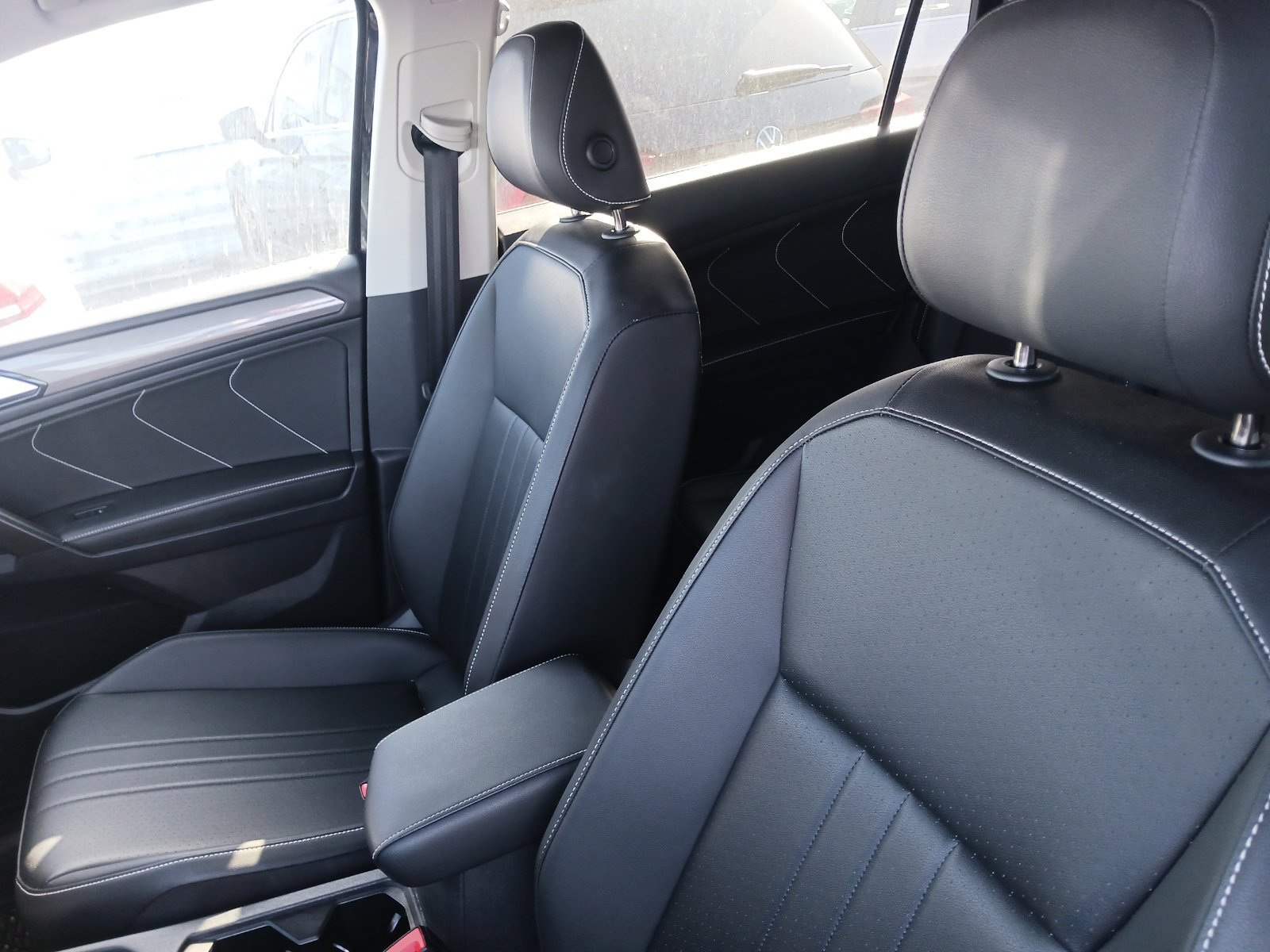 Used 2023 Volkswagen Tiguan SE FWD image 5