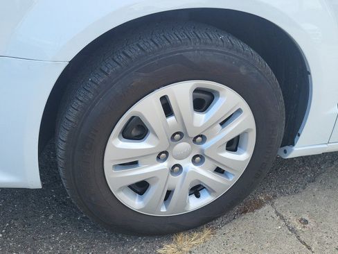 Used 2019 Dodge Grand Caravan SE FWD image 27