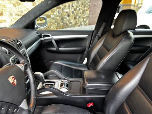 Used 2008 Porsche Cayenne Turbo image 32