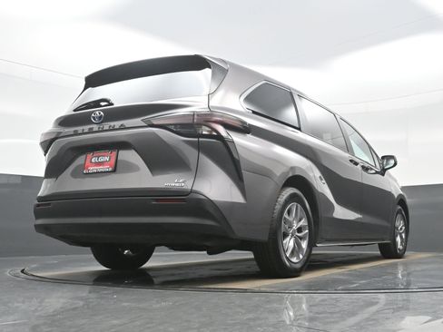 Used 2024 Toyota Sienna LE image 32