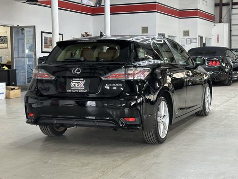 Used 2016 Lexus CT 200h image 2