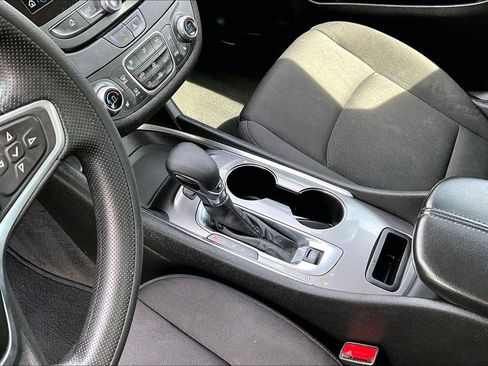Used 2022 Chevrolet Malibu LT FWD image 18