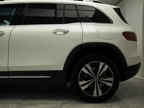 Used 2025 Mercedes-Benz GLB 250 4MATIC image 11