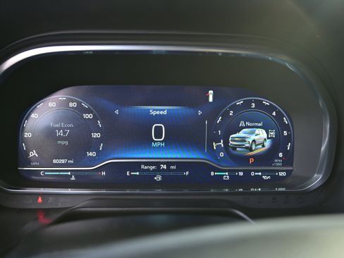 Used 2022 Chevrolet Suburban Z71 image 14