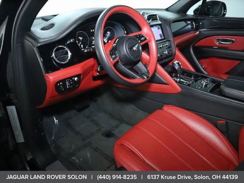 Used 2022 Bentley Bentayga image 16