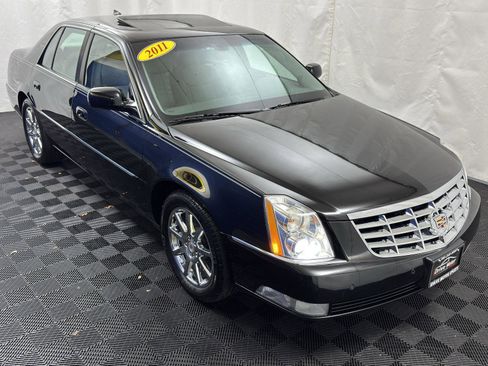 Used 2011 Cadillac DTS Premium image 16