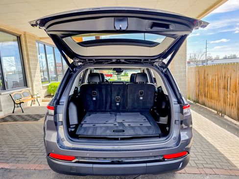 Used 2024 Jeep Grand Cherokee Limited w/ Black Appearance Package image 40