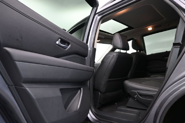 Used 2026 Nissan Pathfinder SL w/ SL Premium Package FWD image 13